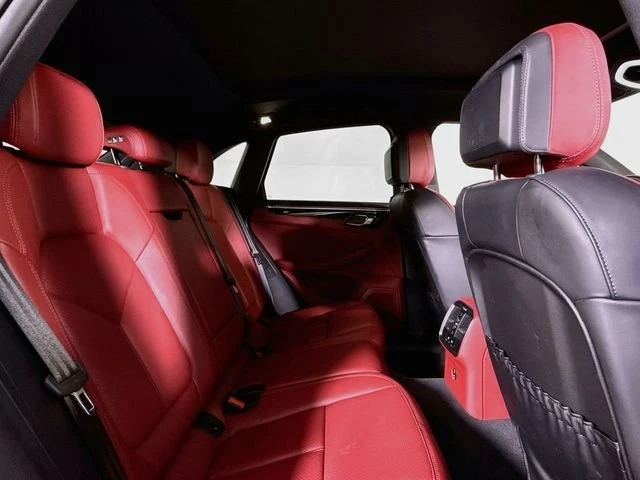 2025 Porsche Macan - Image 19 of 20