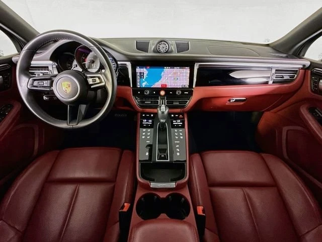 2025 Porsche Macan - Image 11 of 20