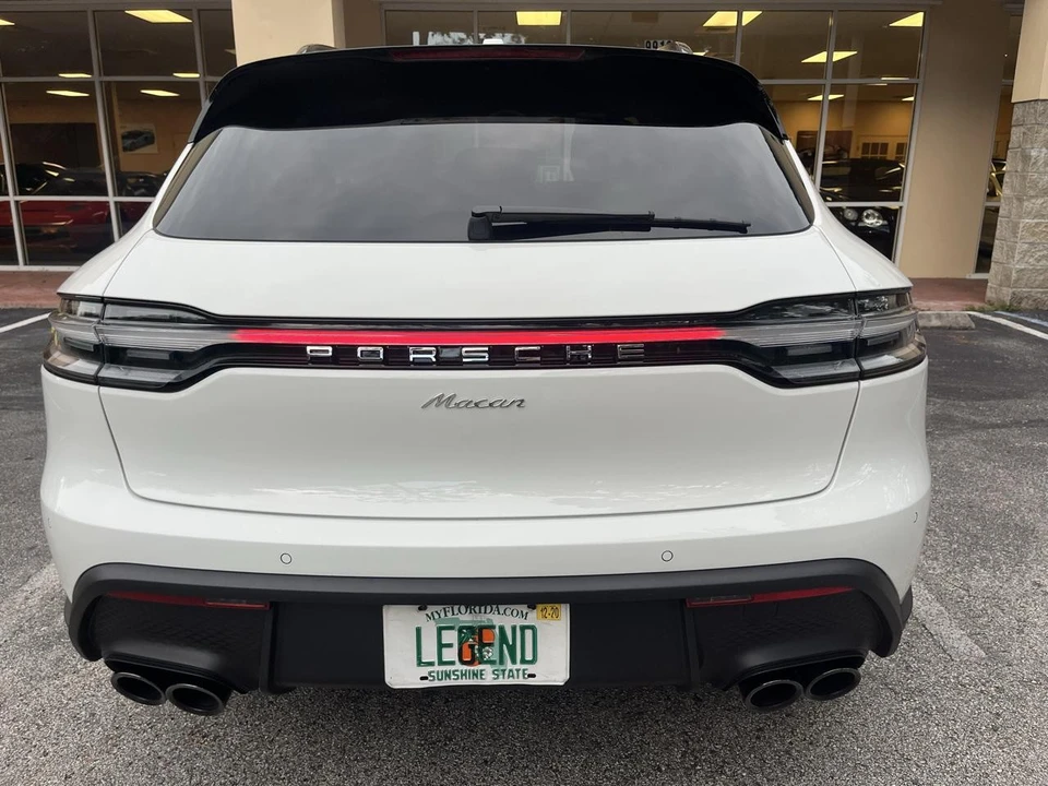 2025 Porsche Macan - Image 6 of 31
