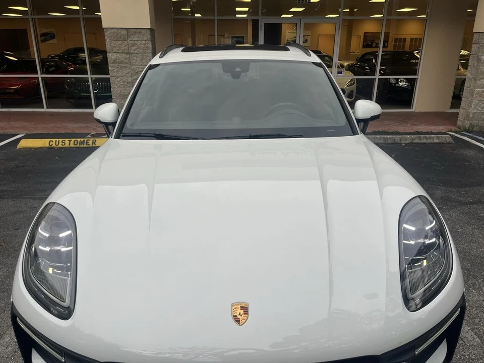 2025 Porsche Macan - Image 14 of 31