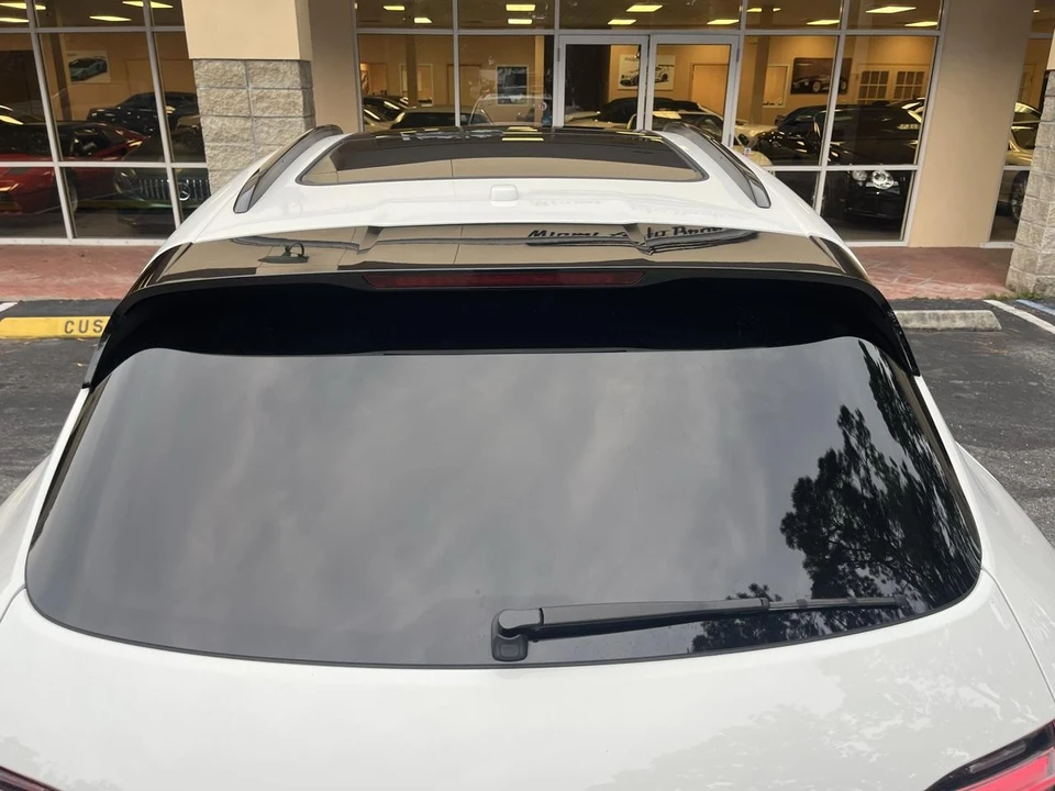 2025 Porsche Macan - Image 7 of 31