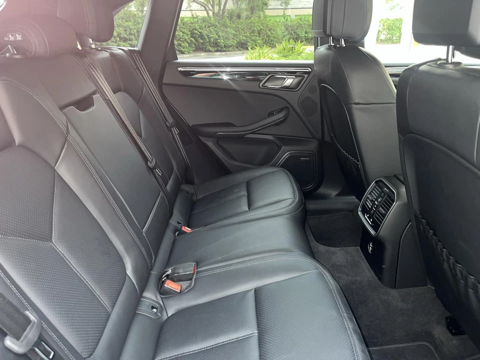 2025 Porsche Macan - Image 30 of 31