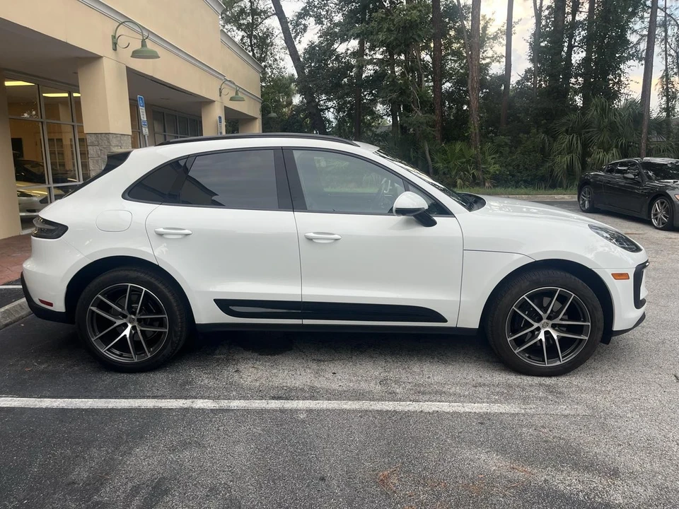 2025 Porsche Macan - Image 3 of 31