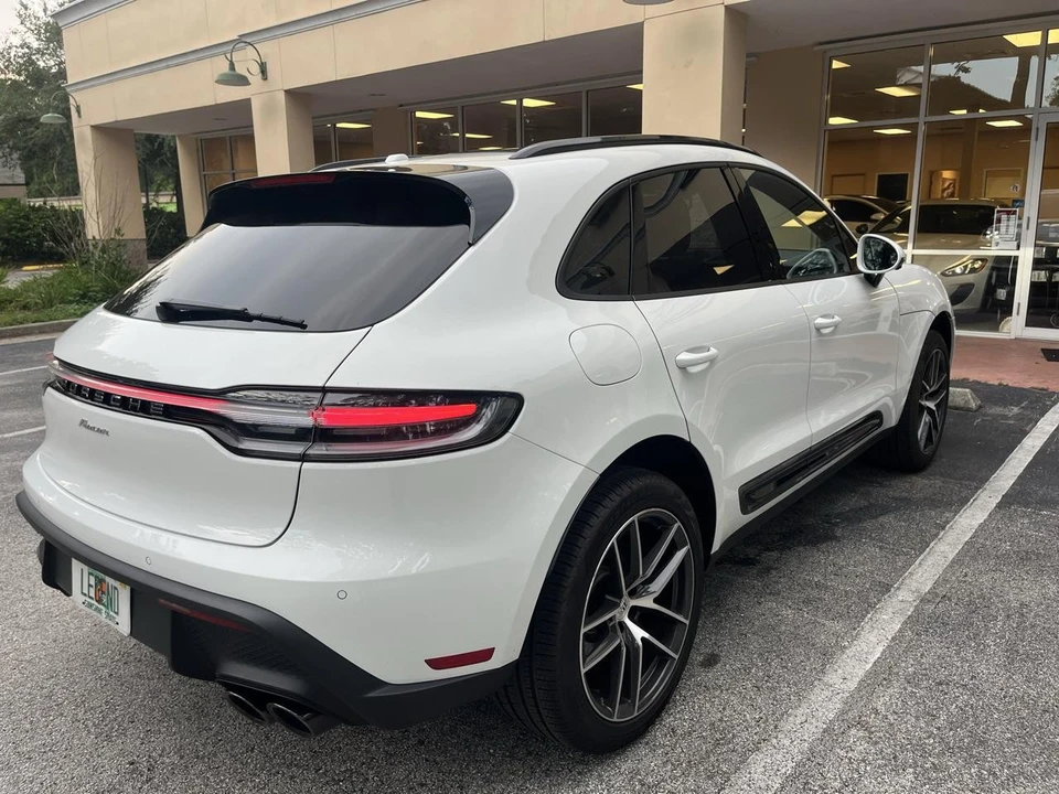 2025 Porsche Macan - Image 4 of 31
