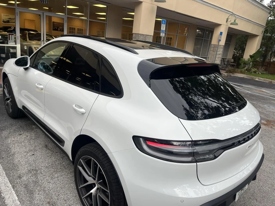 2025 Porsche Macan - Image 9 of 31