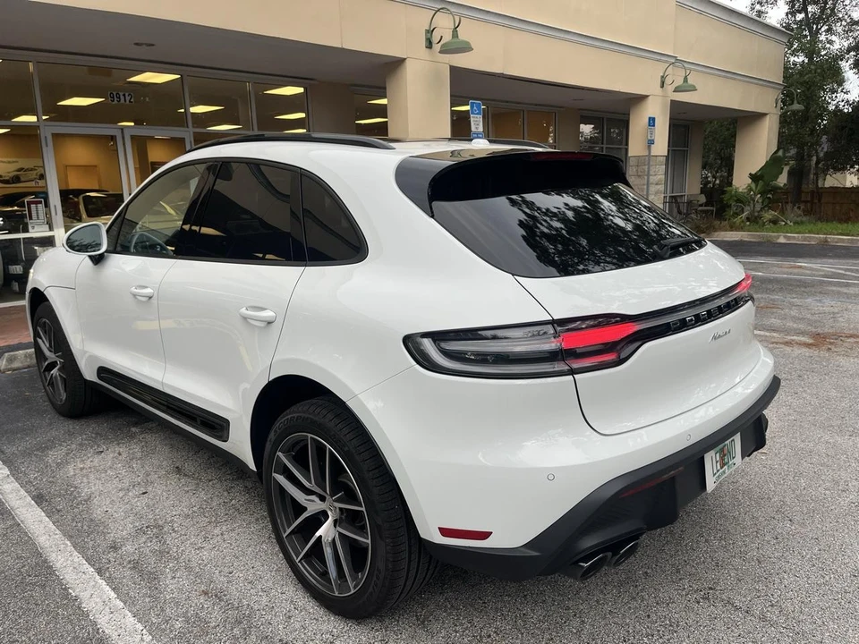2025 Porsche Macan - Image 8 of 31