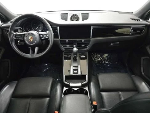 2025 Porsche Macan Electric - Image 17 of 19