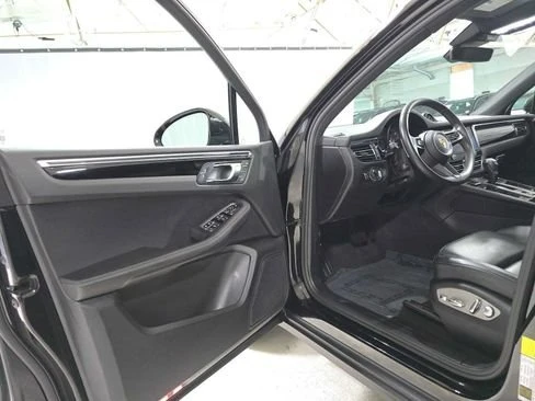 2025 Porsche Macan Electric - Image 18 of 19