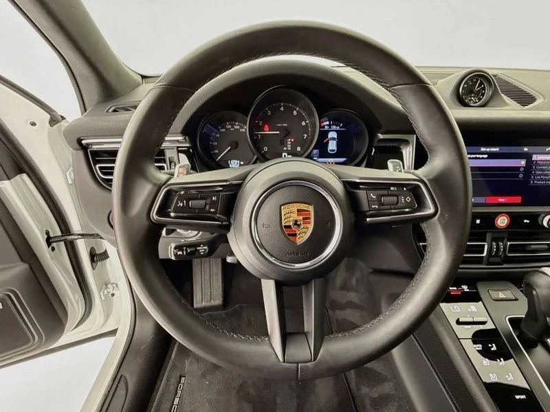 2025 Porsche Macan - Image 15 of 20