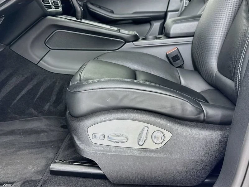 2025 Porsche Macan - Image 13 of 20