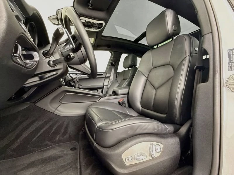 2025 Porsche Macan - Image 5 of 20