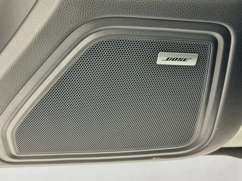 2025 Porsche Macan - Image 12 of 20