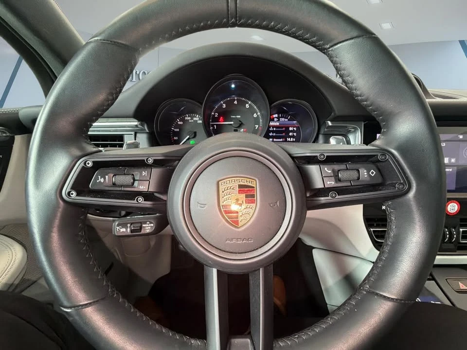 2025 Porsche Macan Electric - Image 15 of 20