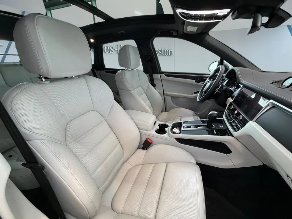 2025 Porsche Macan Electric - Image 2 of 20