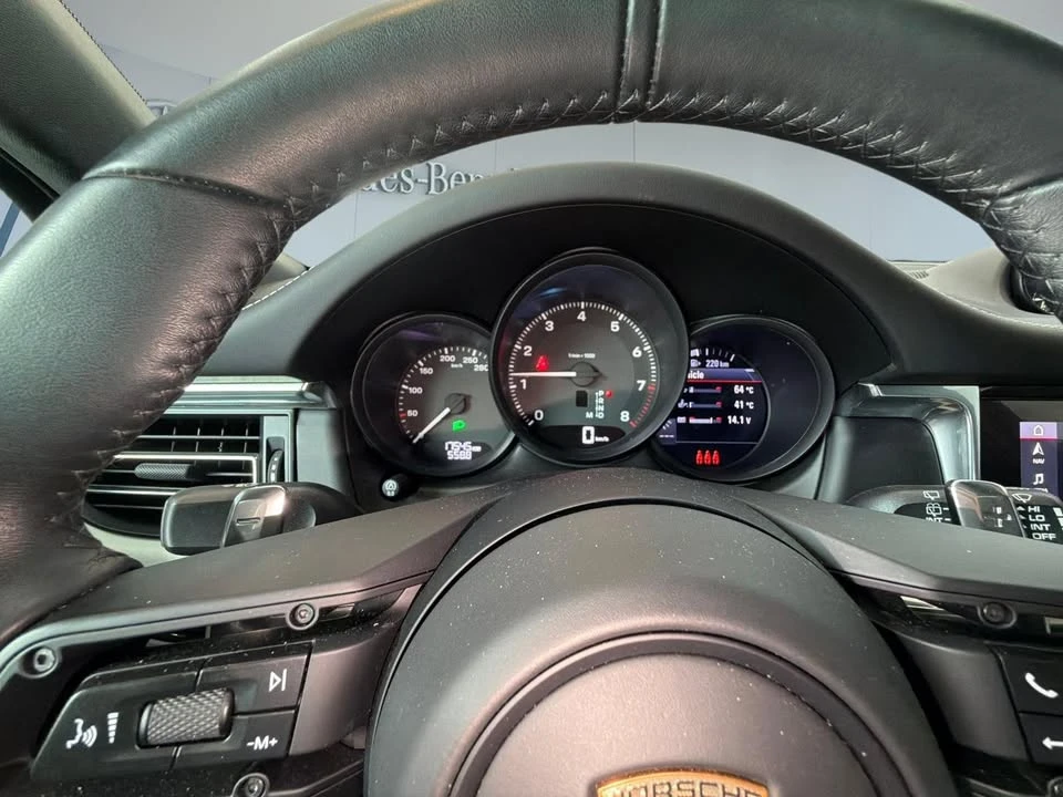 2025 Porsche Macan Electric - Image 14 of 20