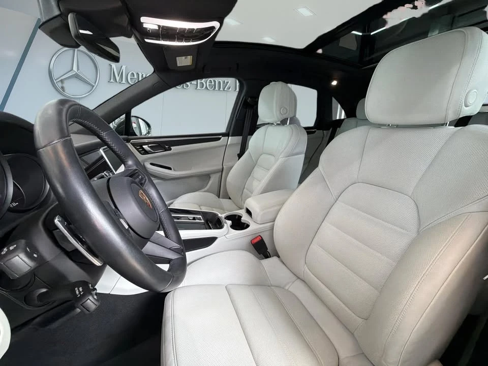 2025 Porsche Macan Electric - Image 13 of 20