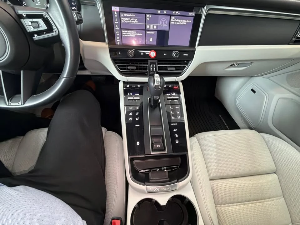 2025 Porsche Macan Electric - Image 19 of 20