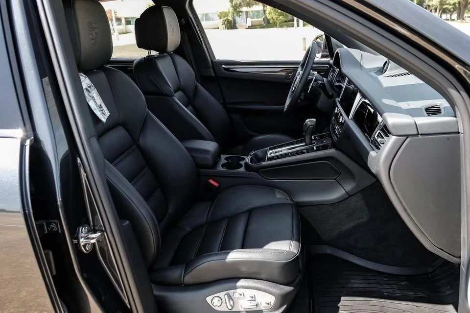 2025 Porsche Macan - Image 14 of 20