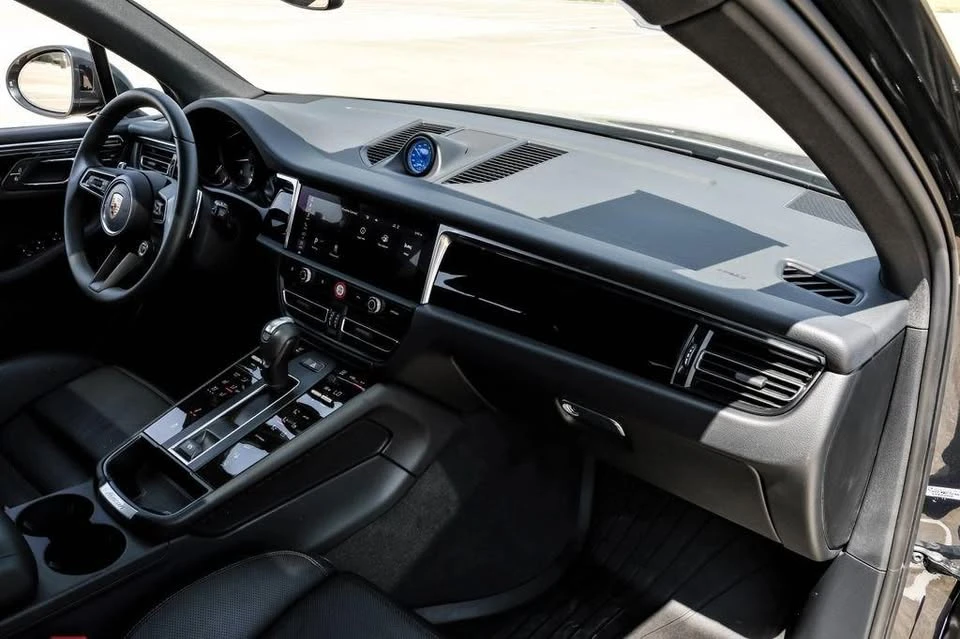 2025 Porsche Macan - Image 6 of 20