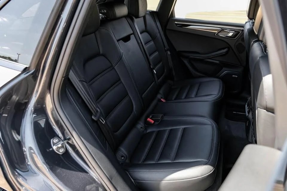 2025 Porsche Macan - Image 16 of 20