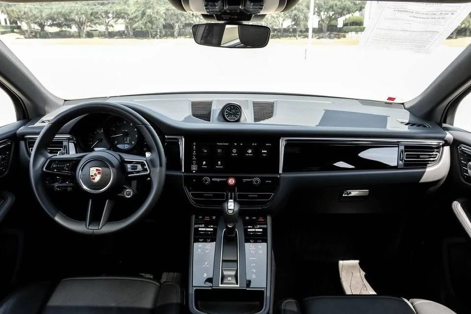2025 Porsche Macan - Image 7 of 20