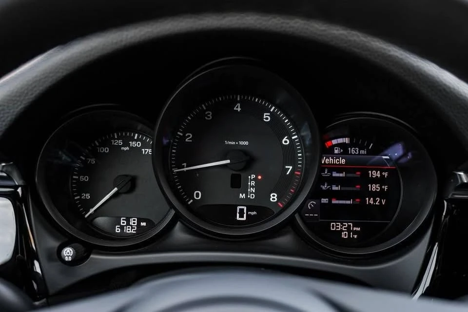 2025 Porsche Macan - Image 9 of 20