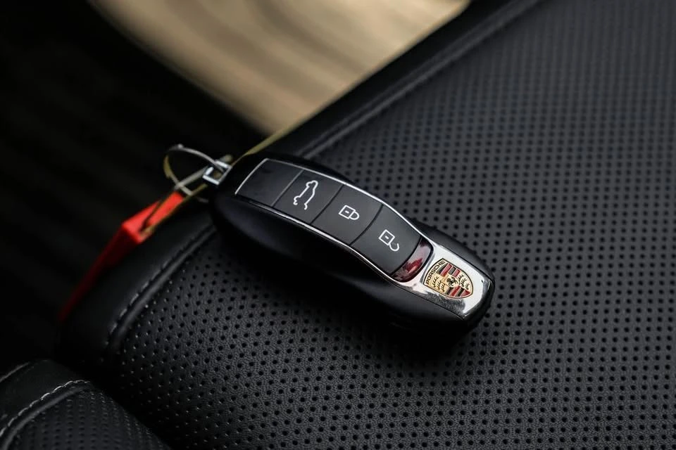 2025 Porsche Macan - Image 20 of 20