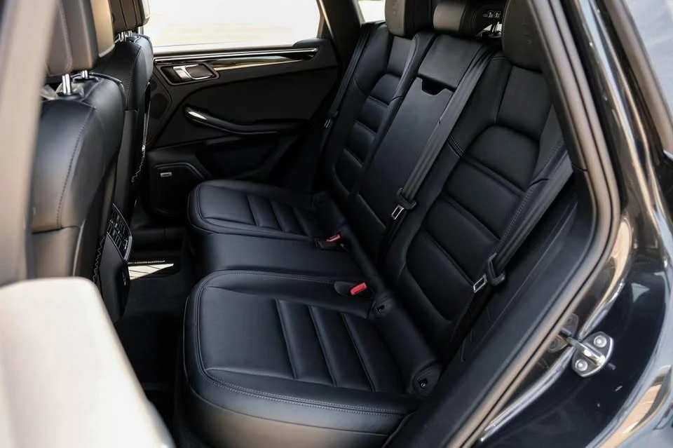 2025 Porsche Macan - Image 19 of 20