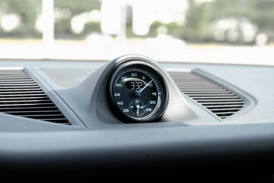 2025 Porsche Macan - Image 12 of 20