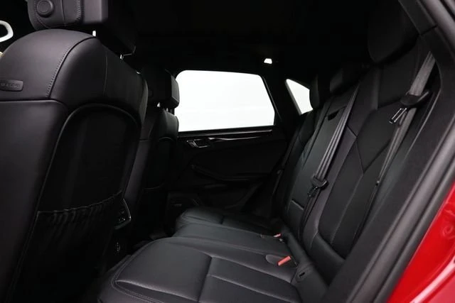 2025 Porsche Macan - Image 11 of 20