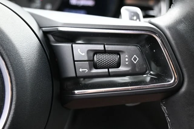 2025 Porsche Macan - Image 19 of 20