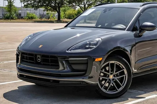 2025 Porsche Macan Base