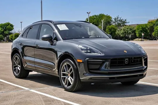 2025 Porsche Macan Base