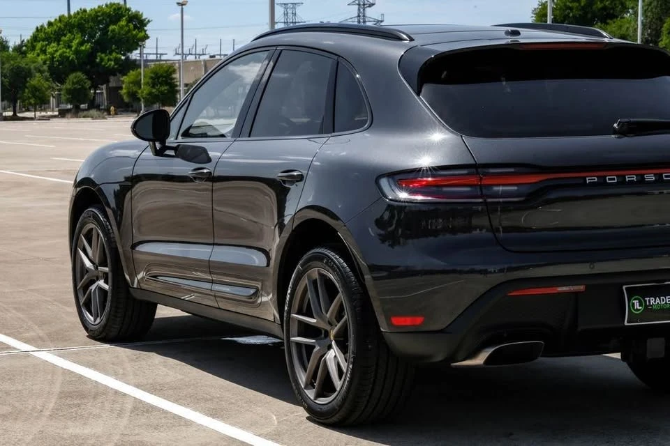2025 Porsche Macan - Image 11 of 15