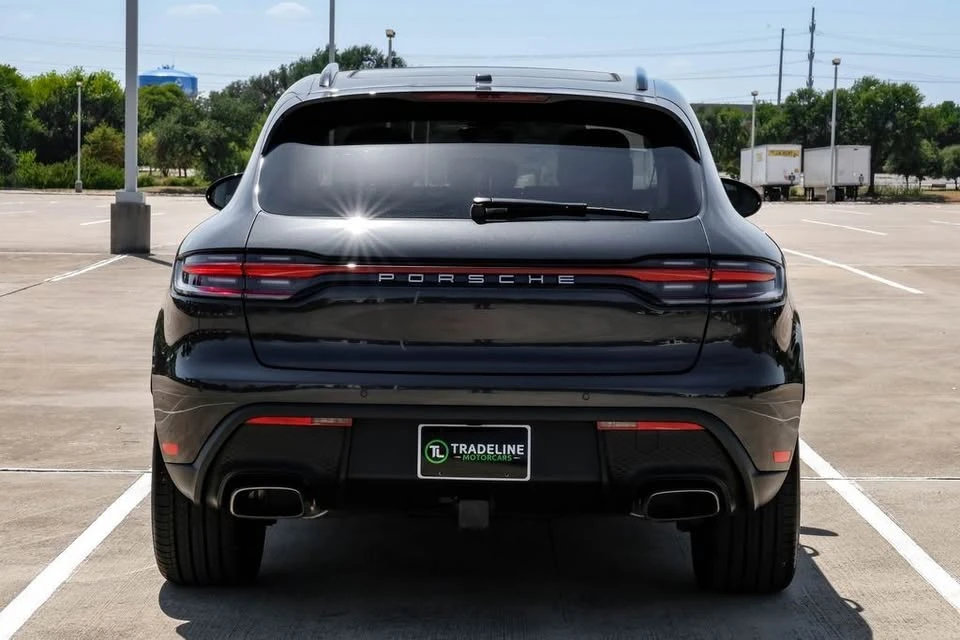 2025 Porsche Macan - Image 9 of 15