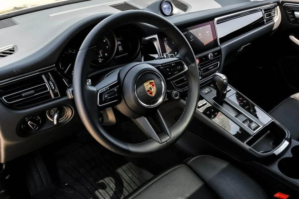 2025 Porsche Macan - Image 2 of 15