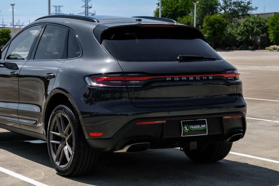 2025 Porsche Macan - Image 12 of 15