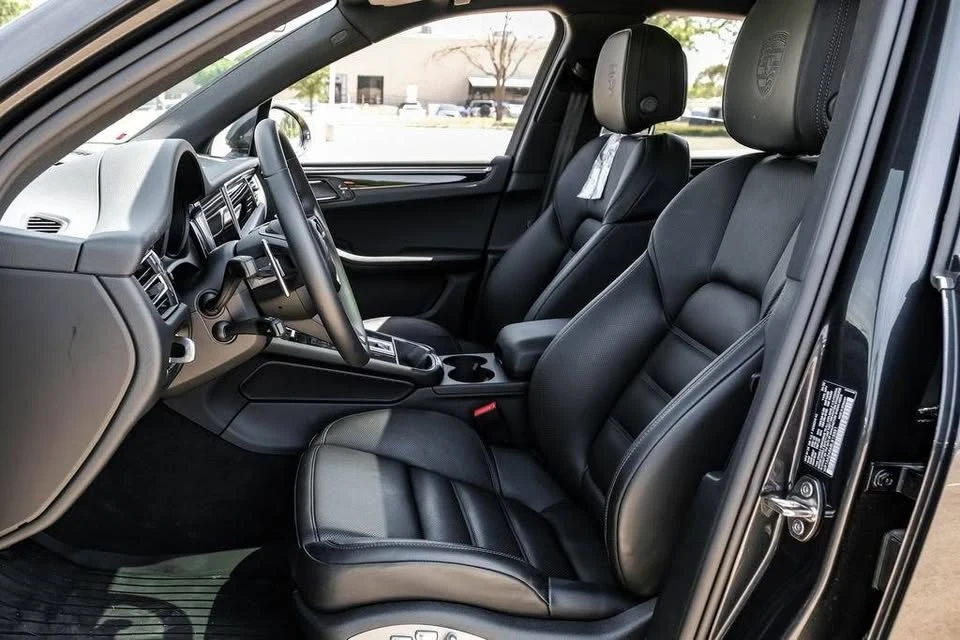 2025 Porsche Macan - Image 3 of 15