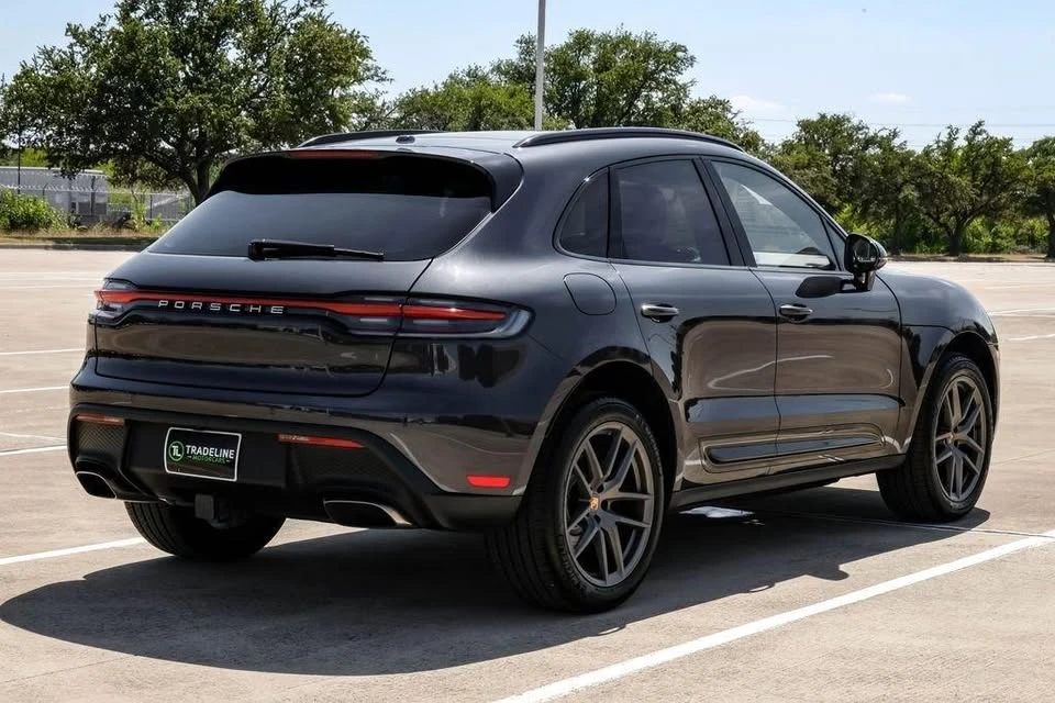 2025 Porsche Macan - Image 8 of 15