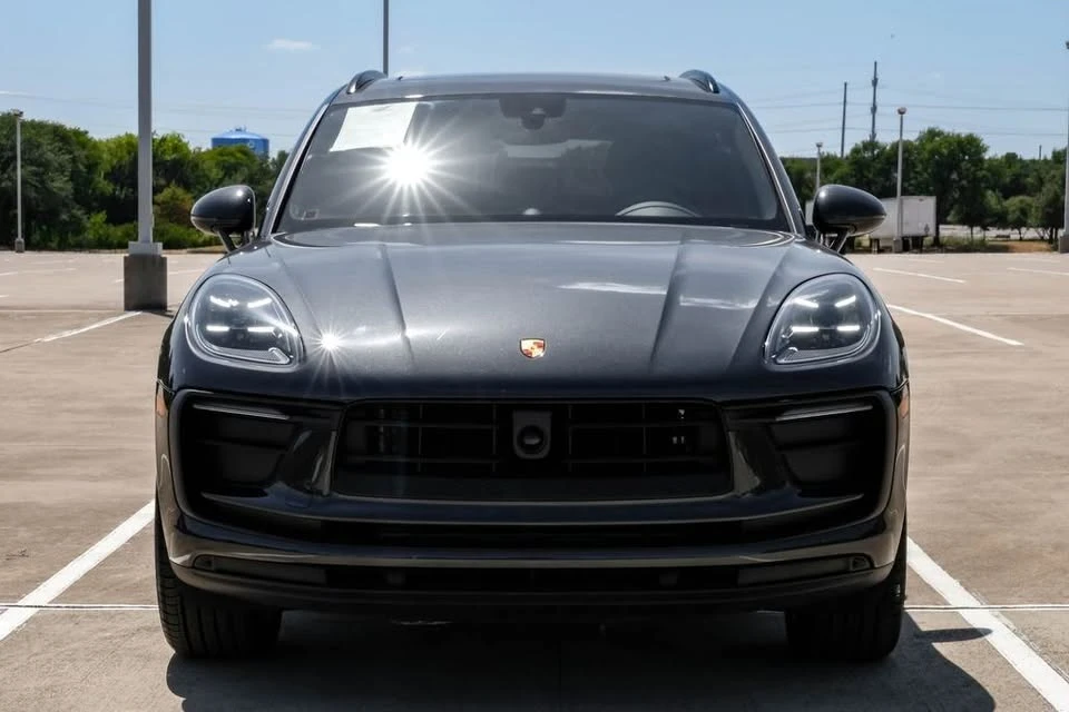2025 Porsche Macan - Image 7 of 15