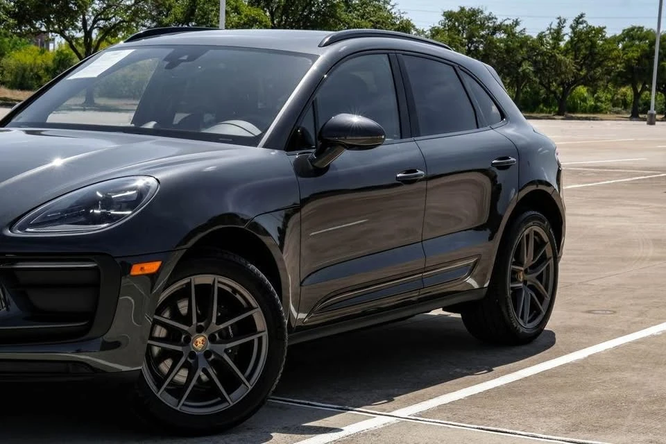 2025 Porsche Macan - Image 6 of 15