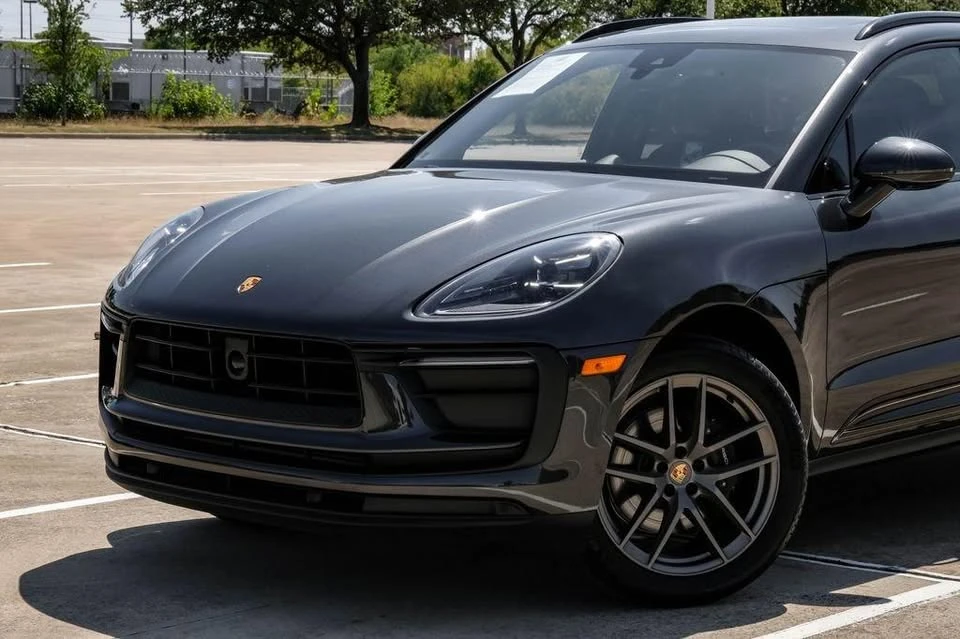 2025 Porsche Macan - Image 5 of 15