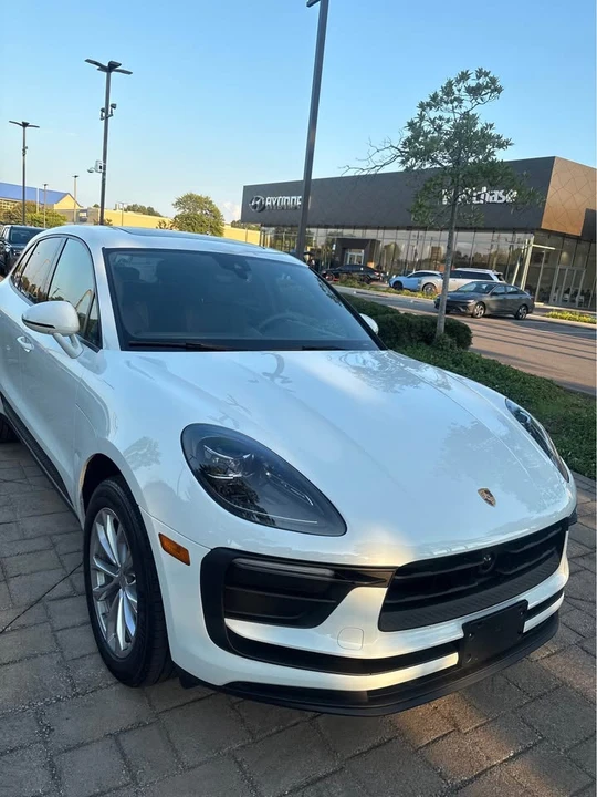 2025 Porsche Macan - Image 4 of 7