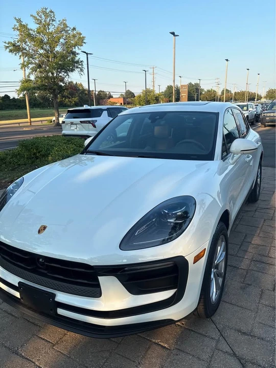 2025 Porsche Macan - Image 2 of 7