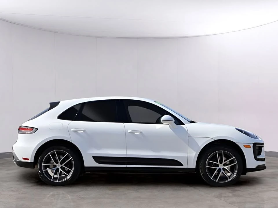 2025 Porsche Macan - Image 9 of 20