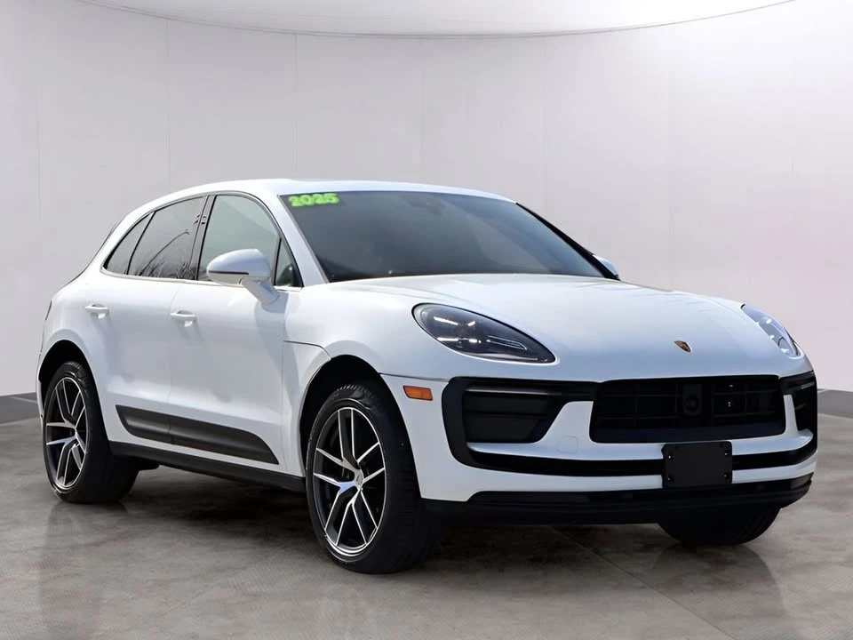 2025 Porsche Macan - Image 11 of 20