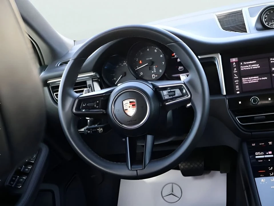 2025 Porsche Macan - Image 20 of 20