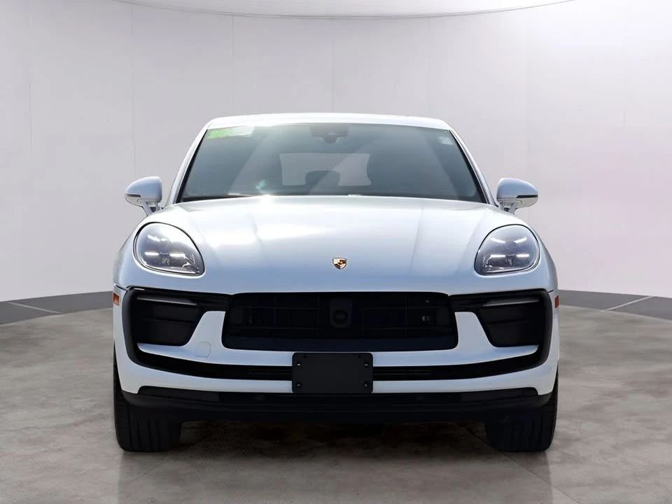 2025 Porsche Macan - Image 12 of 20