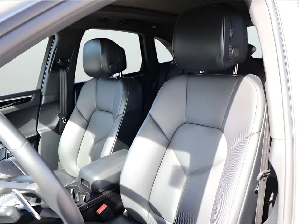 2025 Porsche Macan - Image 5 of 20