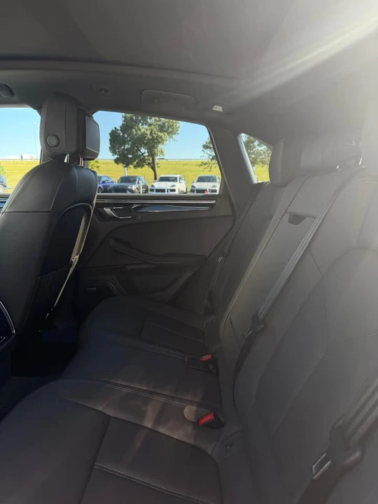 2025 Porsche Macan - Image 7 of 8